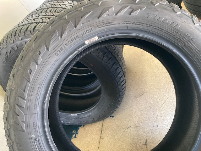 完売)(中古タイヤ)新車はずし品!! 2021年製☆225/60R18 100H FALKEN
